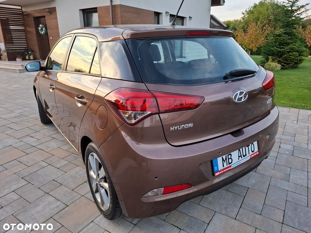 Hyundai i20 1.2 YES Gold - 16