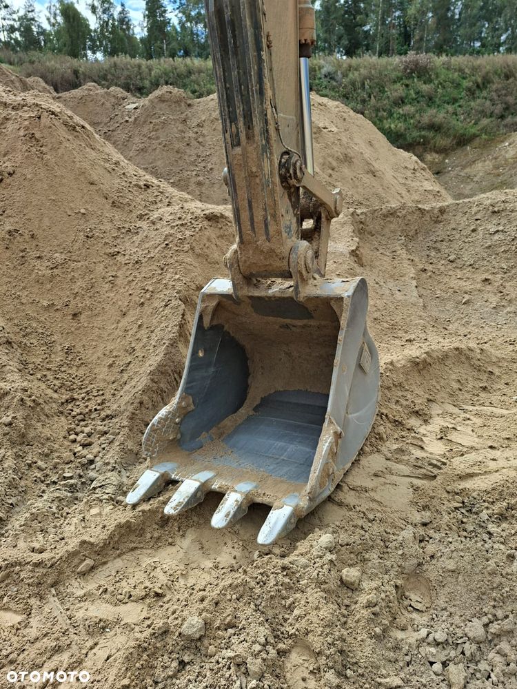 John Deere XCG215LC-8 - 2