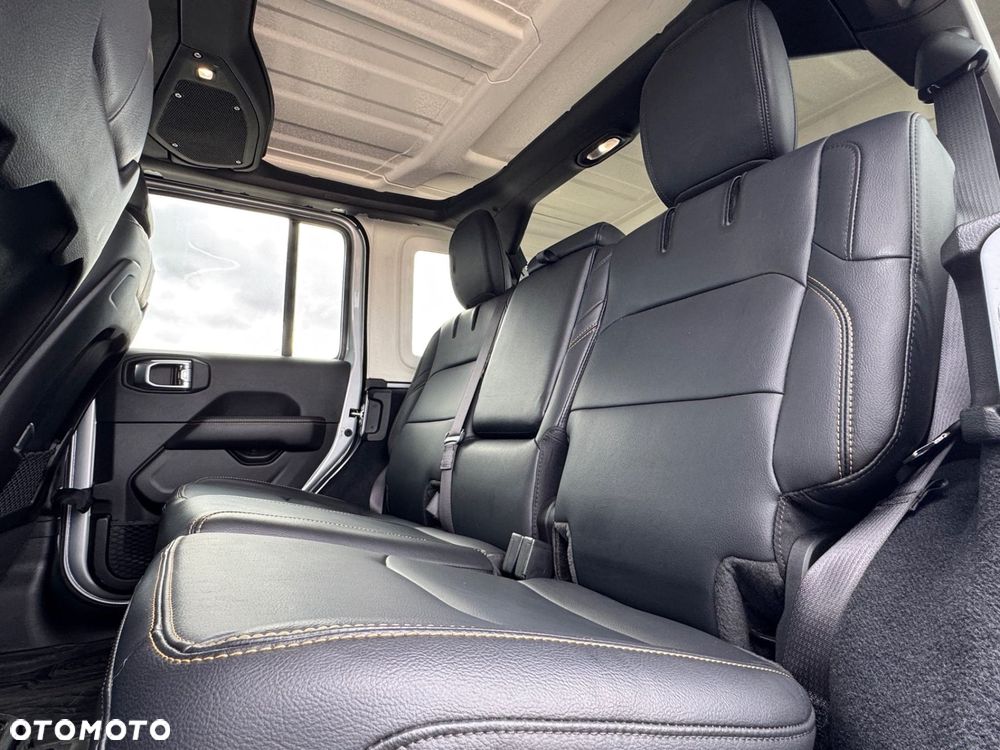 Jeep Wrangler - 17