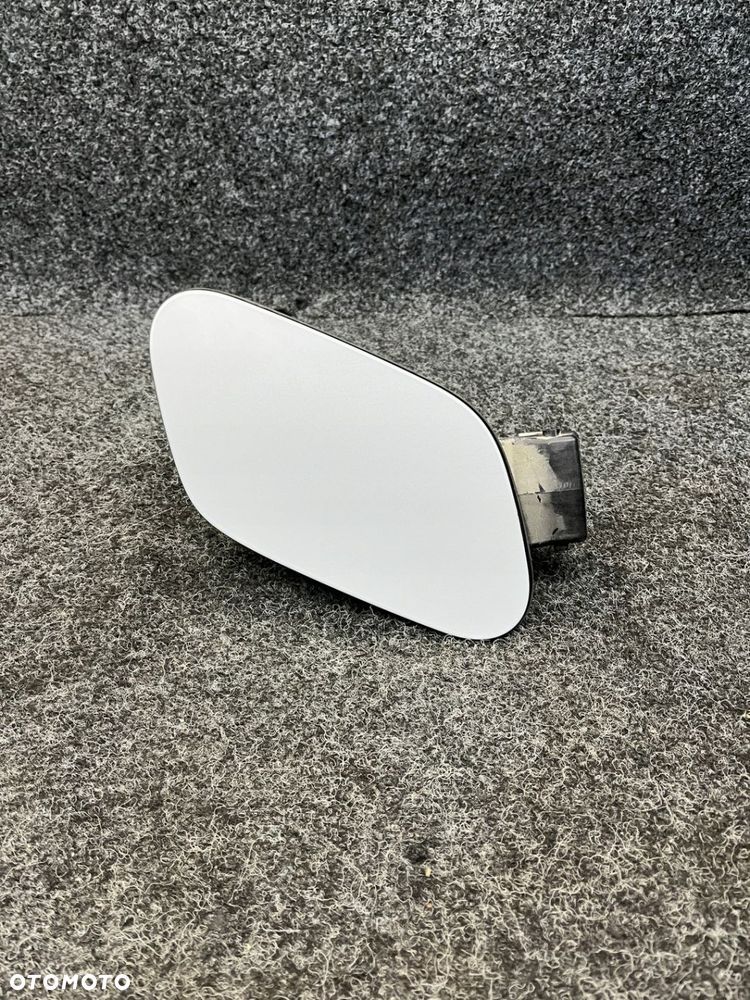 vw golf VII klapka wlewu paliwa lakier-LB9Z 07-55D301671-K1