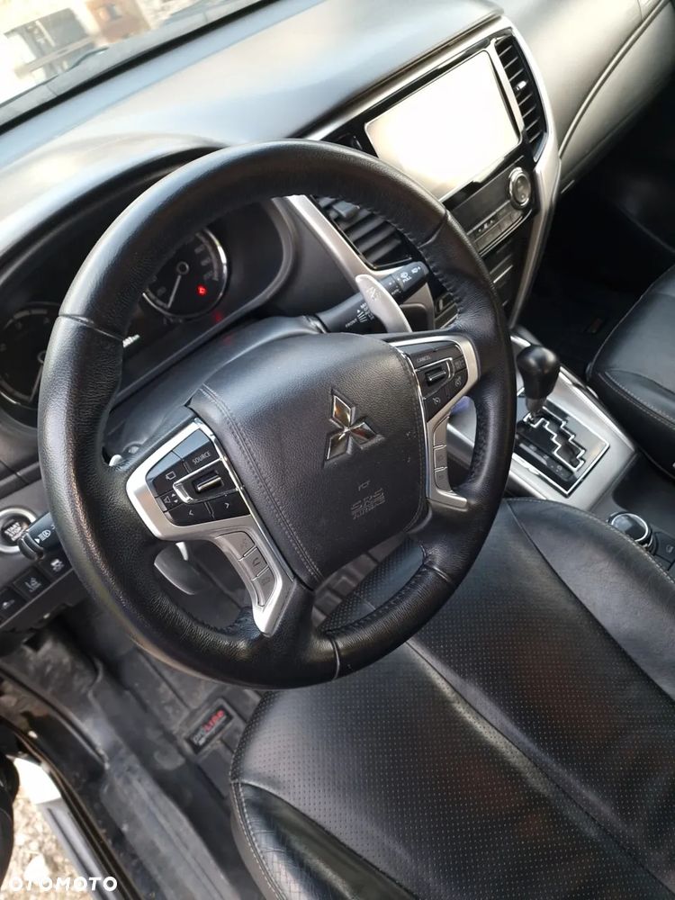 Mitsubishi L200 2.2 d DC Instyle Plus - 11