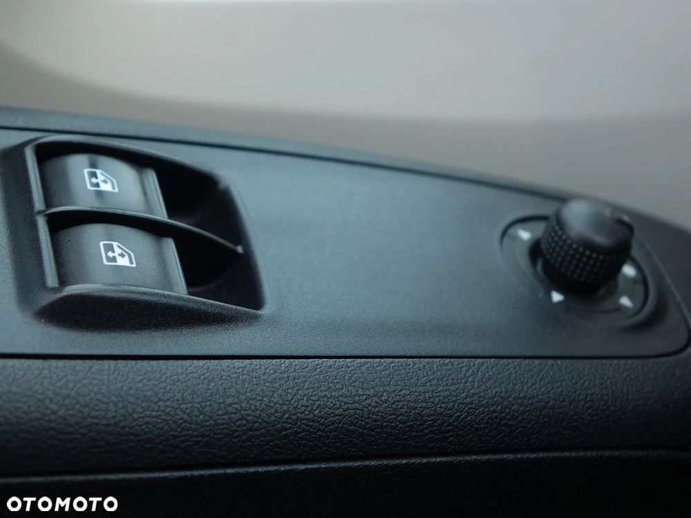 Peugeot Boxer 3.0 180 KM DOKA 7-osobowy skrzynia ładunkowa - 18