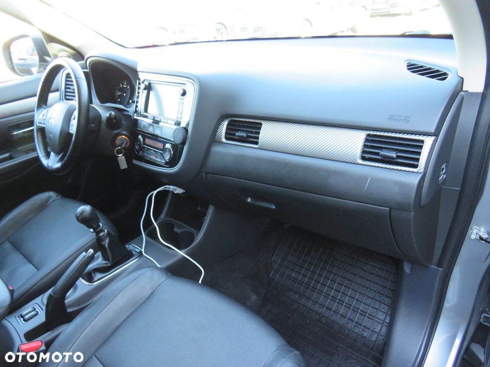 Mitsubishi Outlander 2.2 DI-D 4WD Diamant Edition - 33