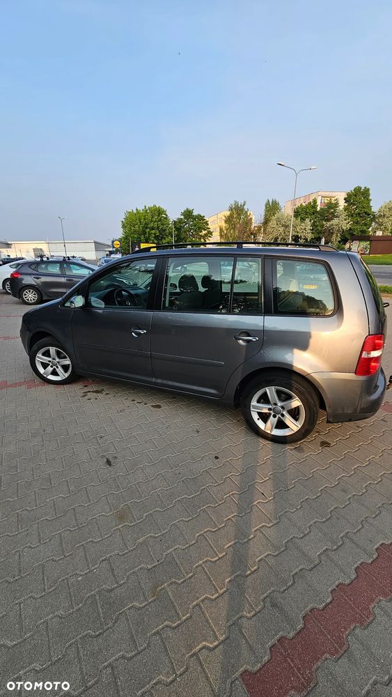 Volkswagen Touran 1.9 TDI Highline - 1