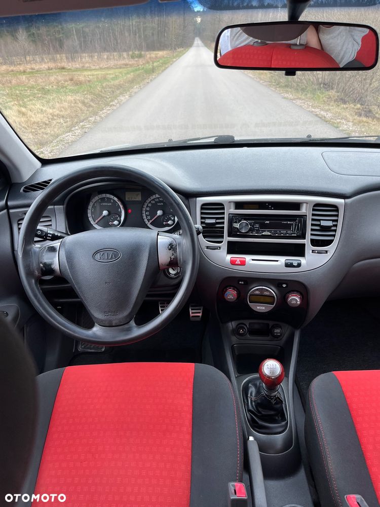 Kia Rio 1.4 City - 12
