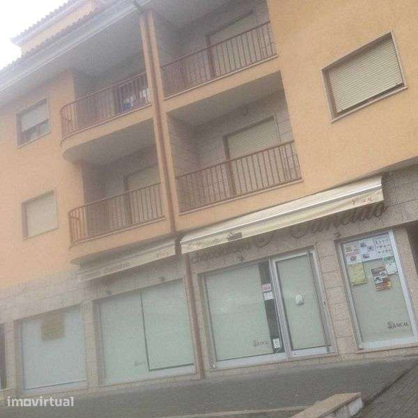 Apartamento T1 com Garagem Frente Universidade em Bragança - Grande imagem: 4/9