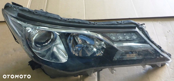 Toyota RAV4 Reflektor Prawy STANLEY W0836