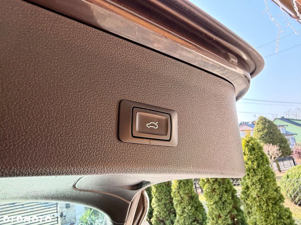 Audi A4 Avant 2.0 TDI DPF clean diesel multitronic S line Sportpaket - 11