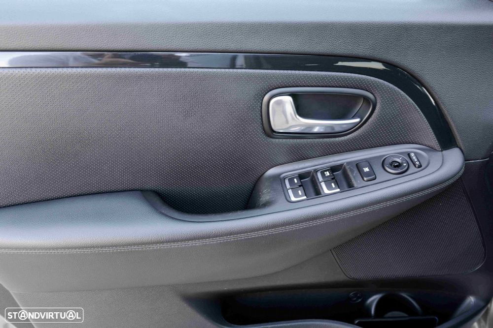 Kia Carens 1.7 CRDi ISG EX - 32