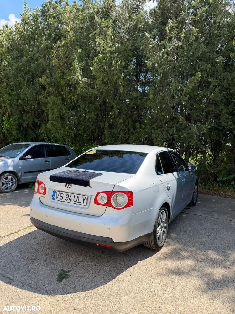Volkswagen Jetta 2.0 TDI Comfortline - 2