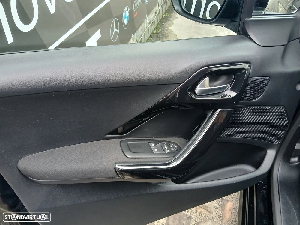 Peugeot 208 1.5 BlueHDi Signature - 23