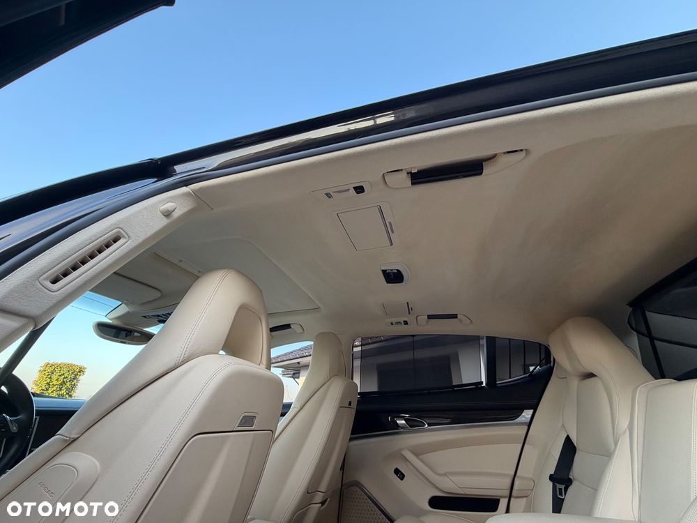 Porsche Panamera Turbo Executive - 27