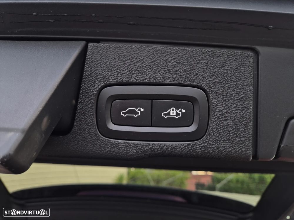 Volvo XC 60 2.0 D4 R-Design AWD Geartronic - 52