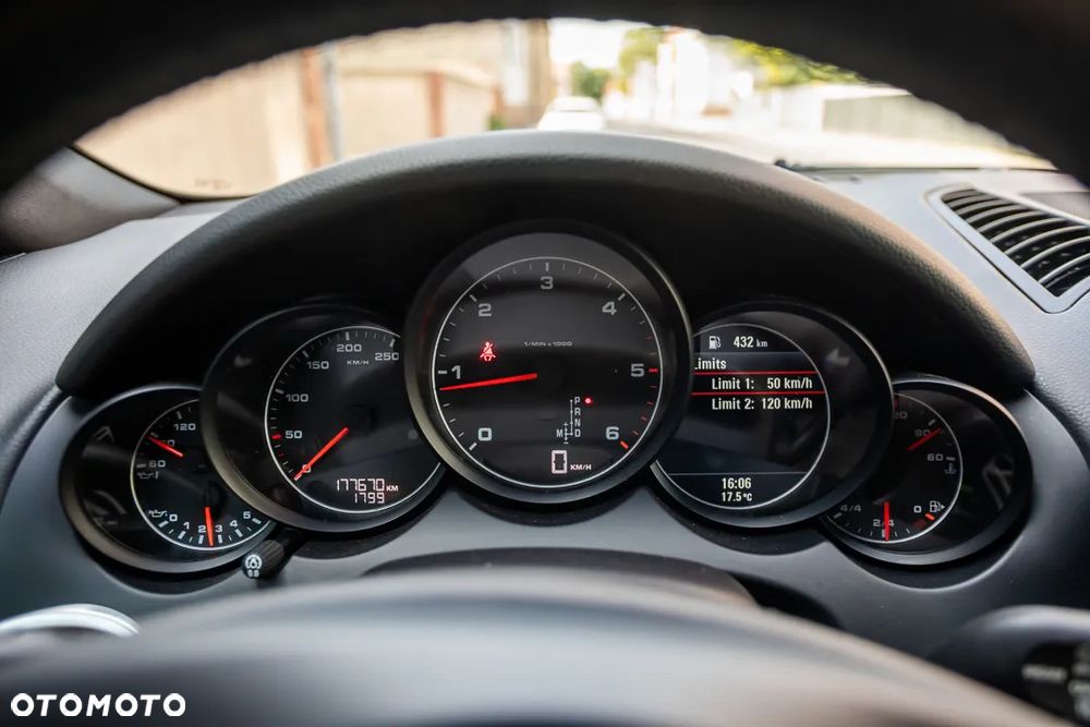 Porsche Cayenne Platinum Edition - 15