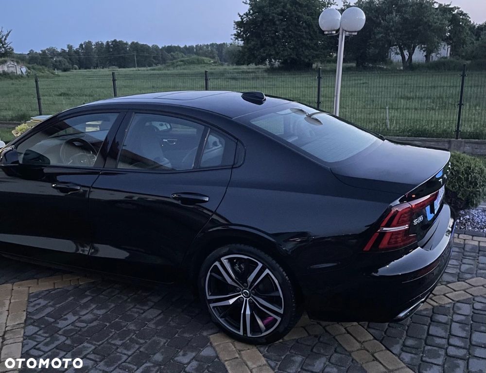 Volvo S60 T5 AWD R-Design - 4