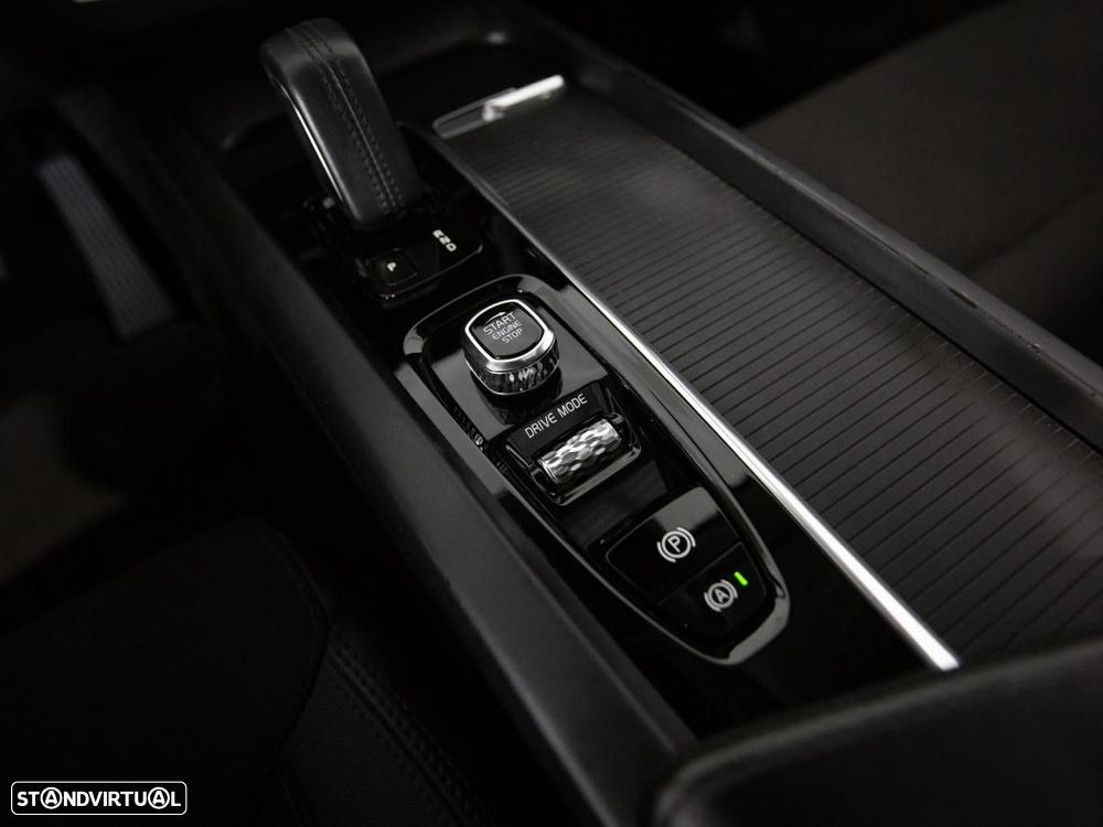 Volvo XC 60 2.0 T8 PHEV Momentum AWD - 25