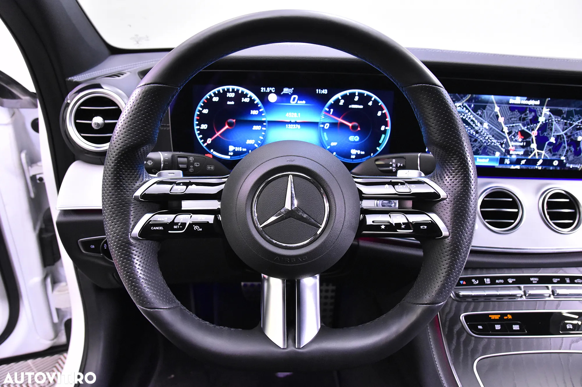 Mercedes-Benz E 300 de 4Matic T 9G-TRONIC AMG Line - 16
