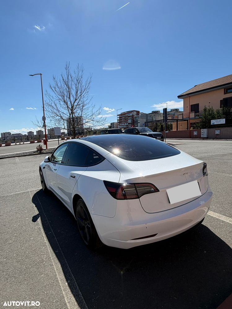 Tesla Model 3 - 3