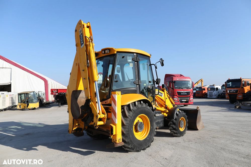 JCB 3CX 4T - 3