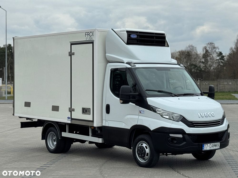Iveco Daily‼️35/50C18‼️3.0 HI-MATIC Chłodnia/Mroźnia zakres -29C/+20C Grzanie Carrier XARIOS 500 Grube Ściany/Podłoga Przegroda komorowa‼️ na bliźniaku Poduszki Pneumatyczne DMC3500kg Zewnętrzne źródło zasilania 400V - 2