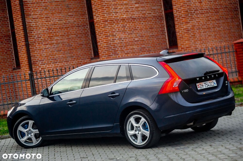 Volvo V60 T6 AWD Geartronic Momentum - 18