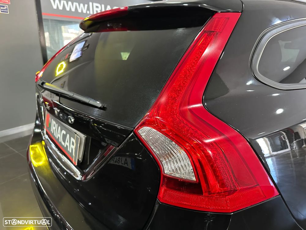Volvo V60 2.0 D2 Momentum Drive - 24