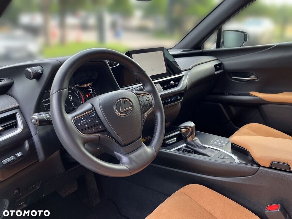 Lexus UX - 5