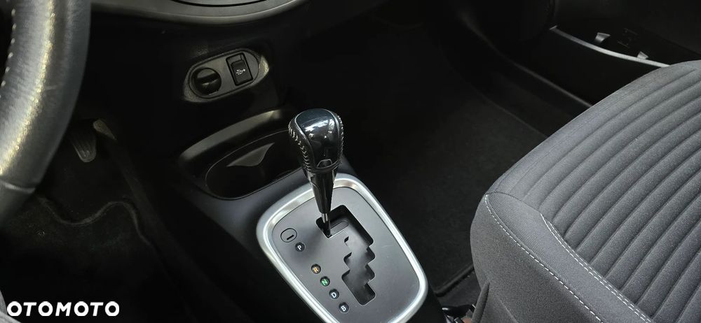 Toyota Yaris Hybrid 100 Premium EU6 - 38