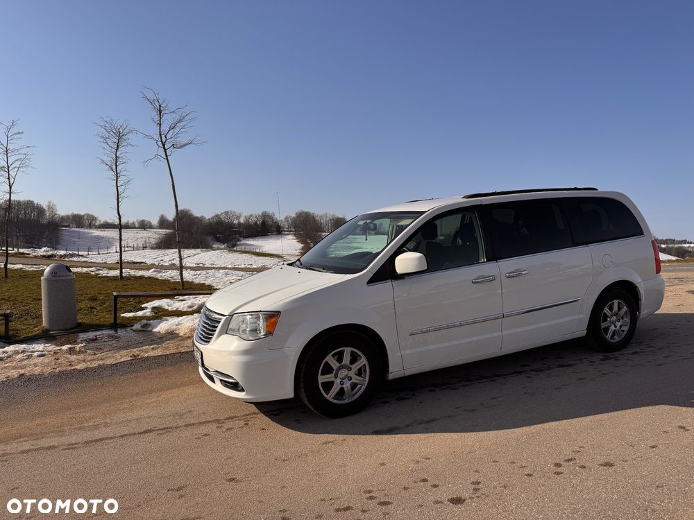 Chrysler Town & Country - 31