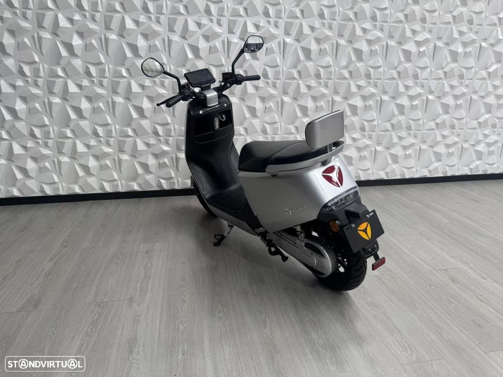 Yadea G5S - 4