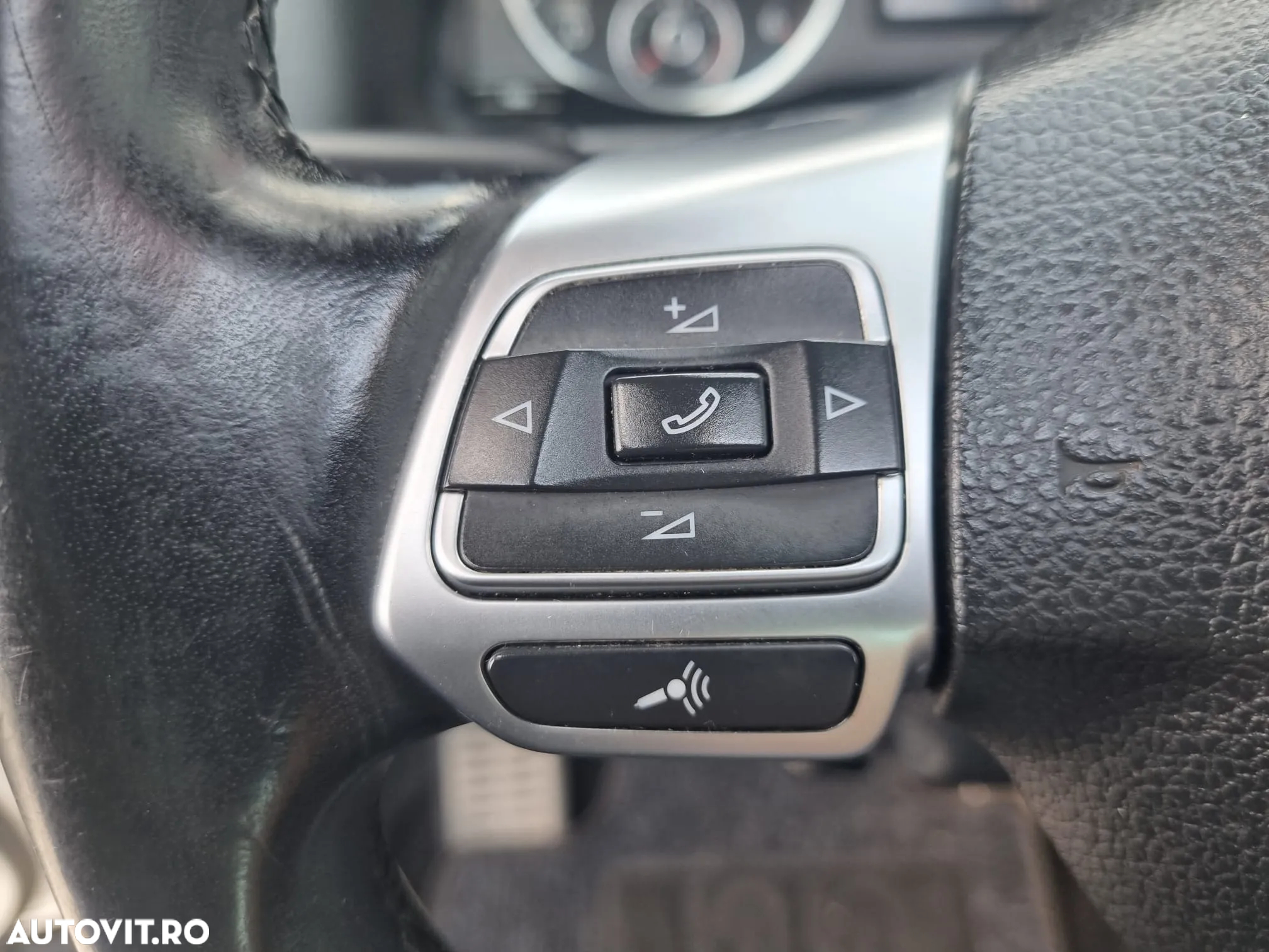 Volkswagen Tiguan 2.0 TDI DPF BlueMotion Technology Exclusive - 20