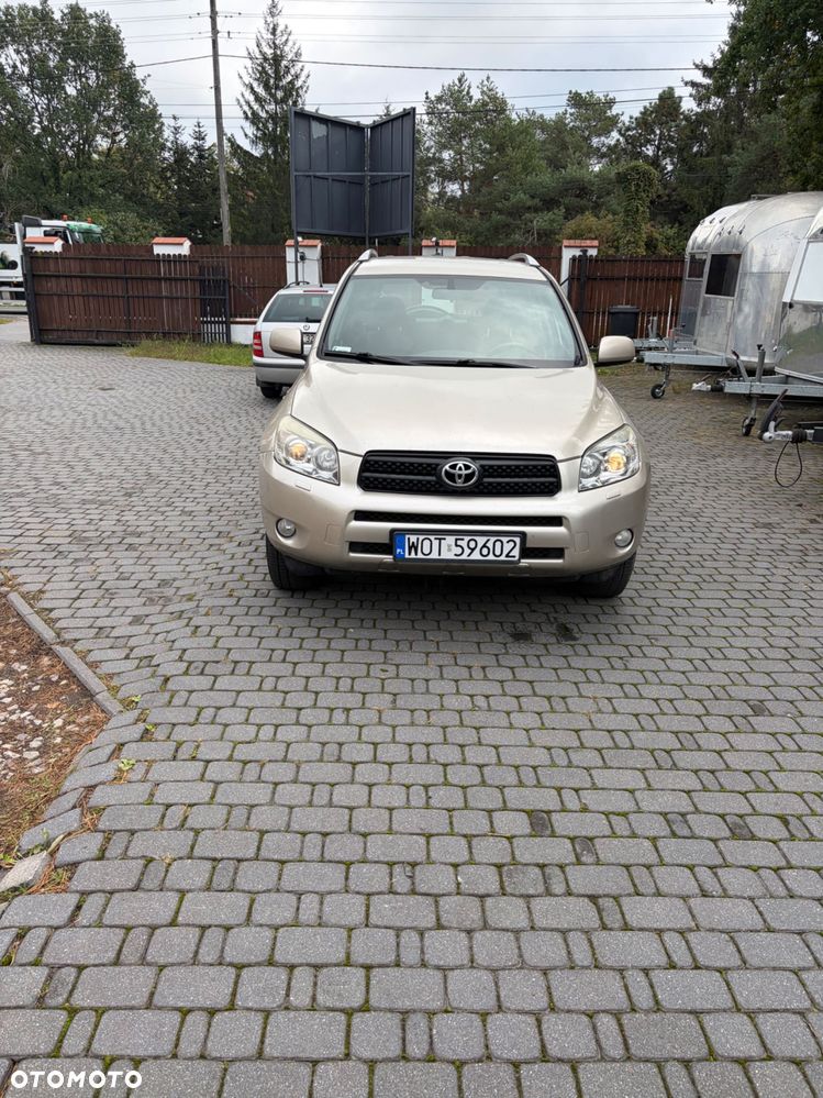 Toyota RAV4 - 1