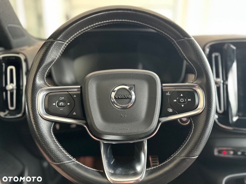 Volvo XC 40 T3 R-Design - 29