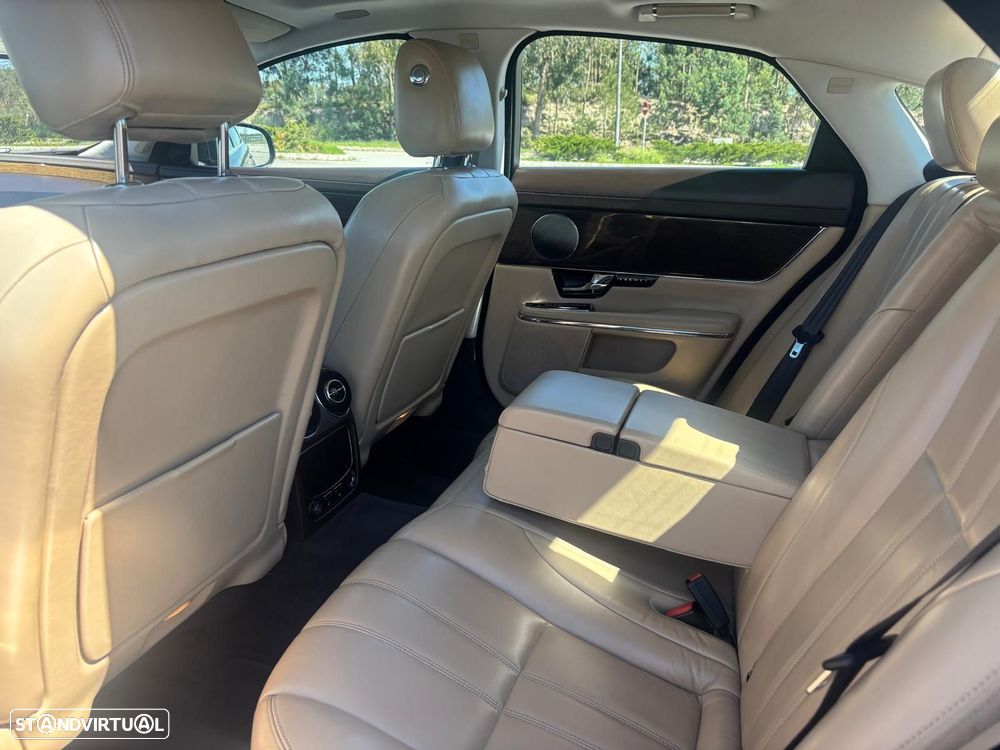 Jaguar XJ 3.0 D V6 Luxury - 28