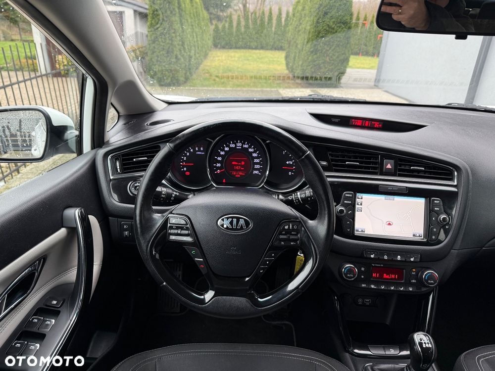 Kia Ceed 1.6 CRDi 136 ISG GT Line - 9