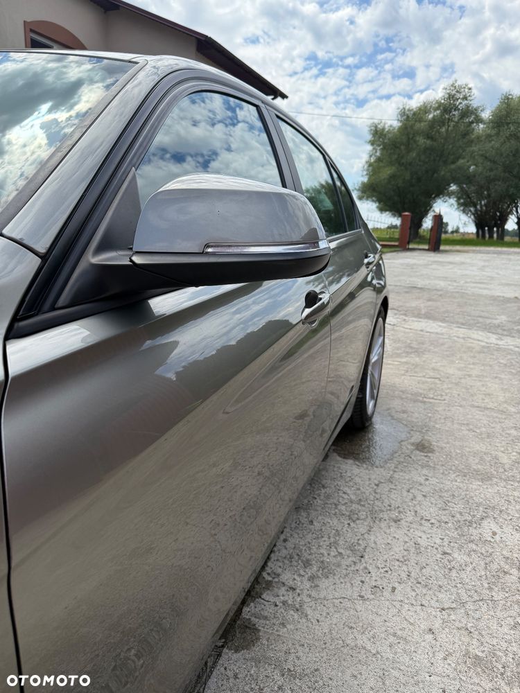 BMW Seria 3 320d Efficient Dynamics - 14