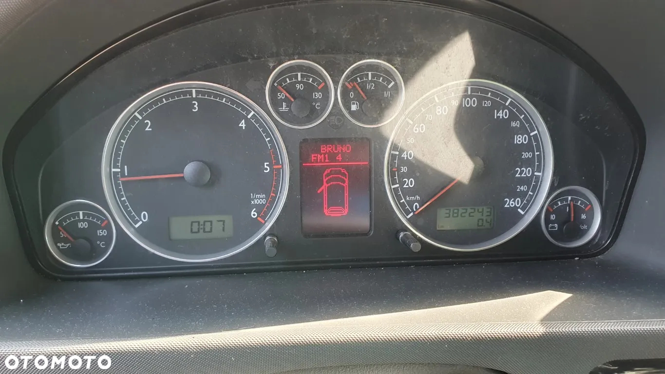 Volkswagen Sharan 1.9 TDI Highline - 5