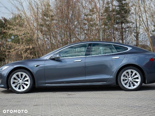 Tesla Model S - 7