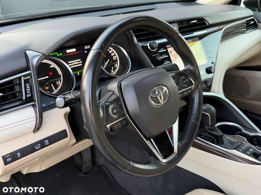 Toyota Camry 2.5 Hybrid Executive CVT - 21