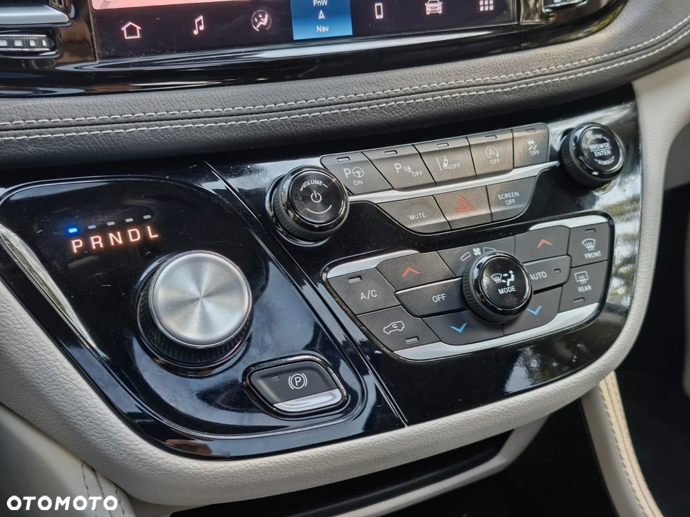 Chrysler Pacifica - 25