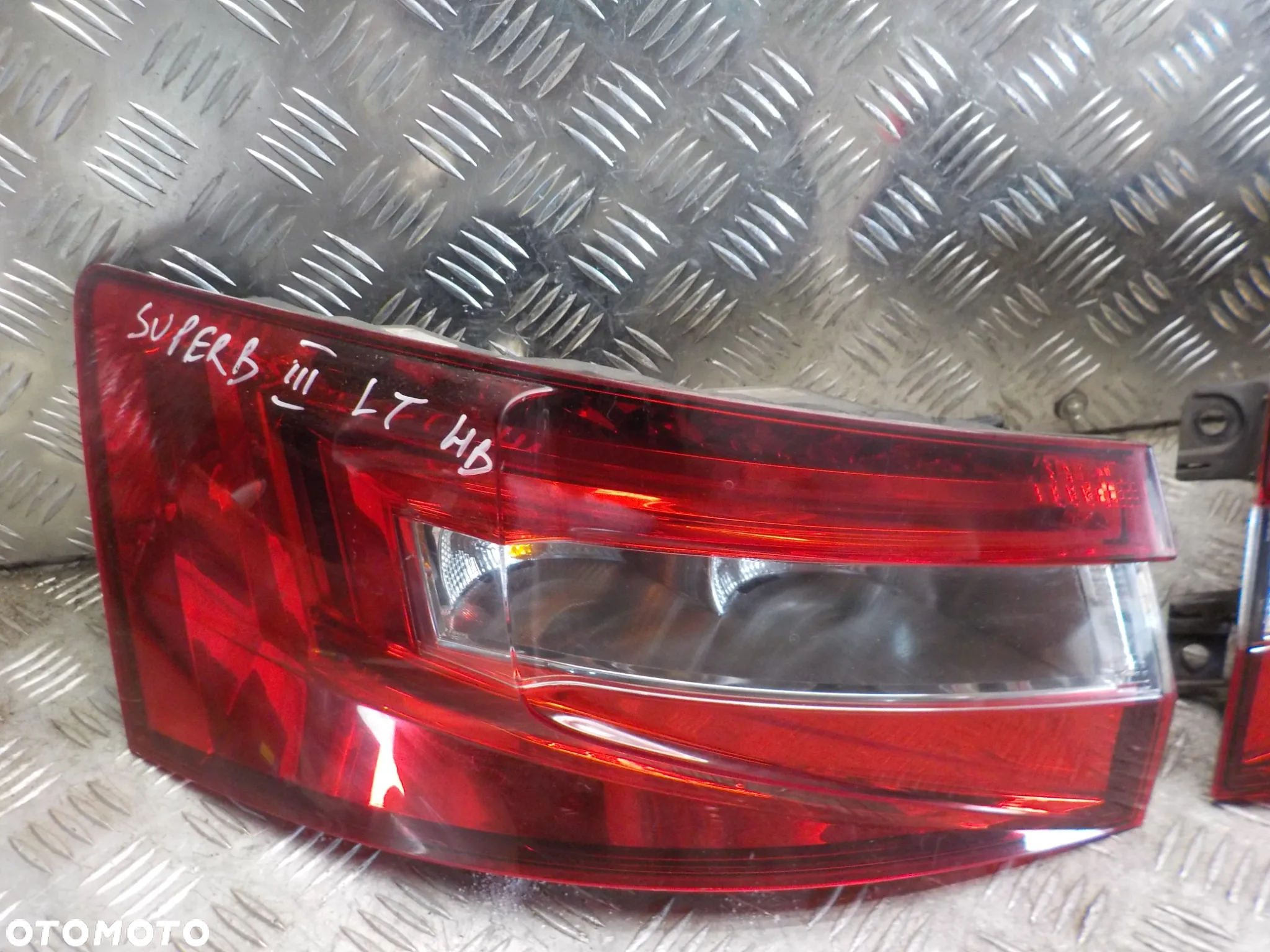 SKODA SUPERB III LAMPA LEWA LUB PRAWA TYŁ - 2