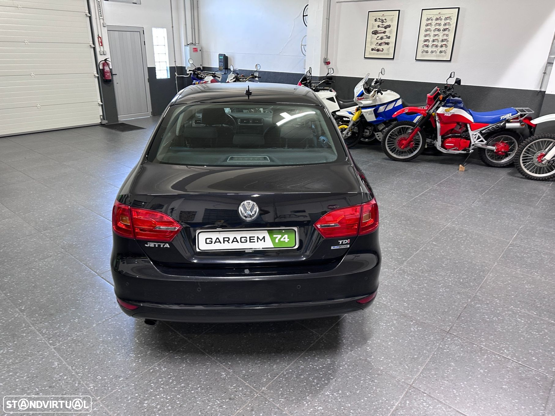 VW Jetta 1.6 TDi Confortline - 4