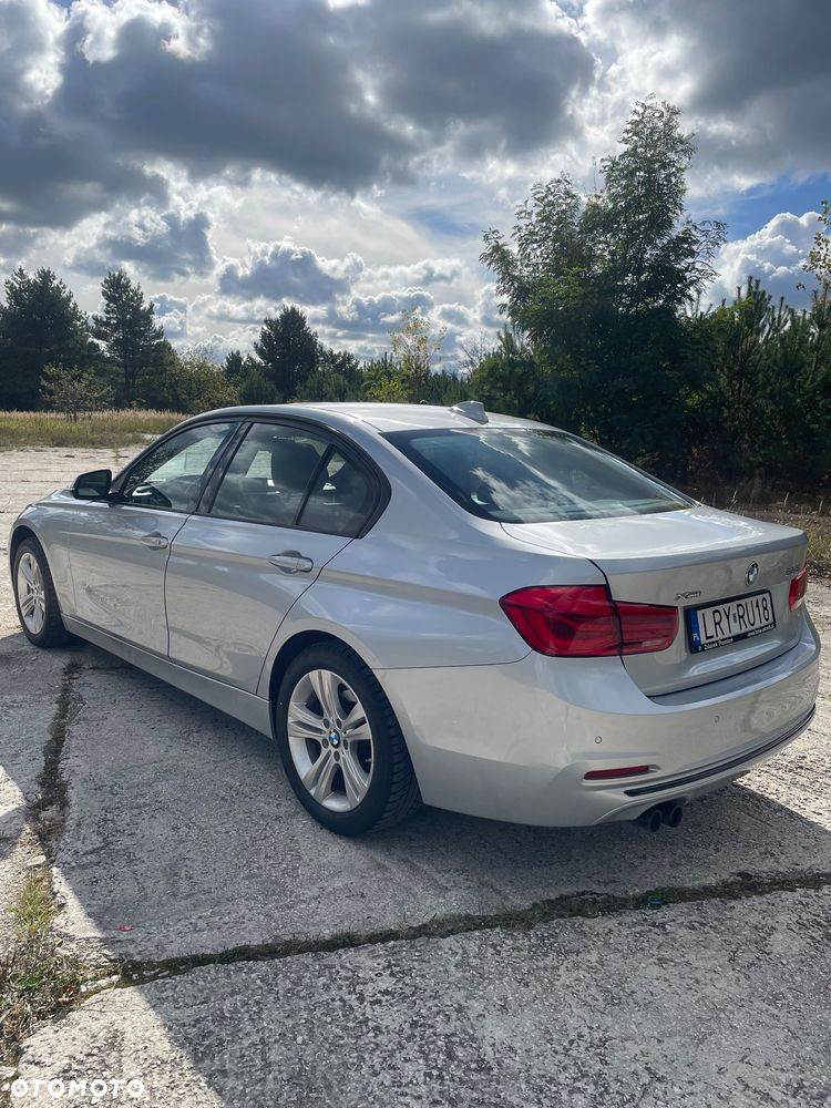 BMW Seria 3 328i xDrive Sport Line - 25