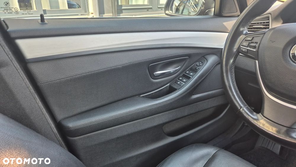 BMW Seria 5 520d xDrive - 11