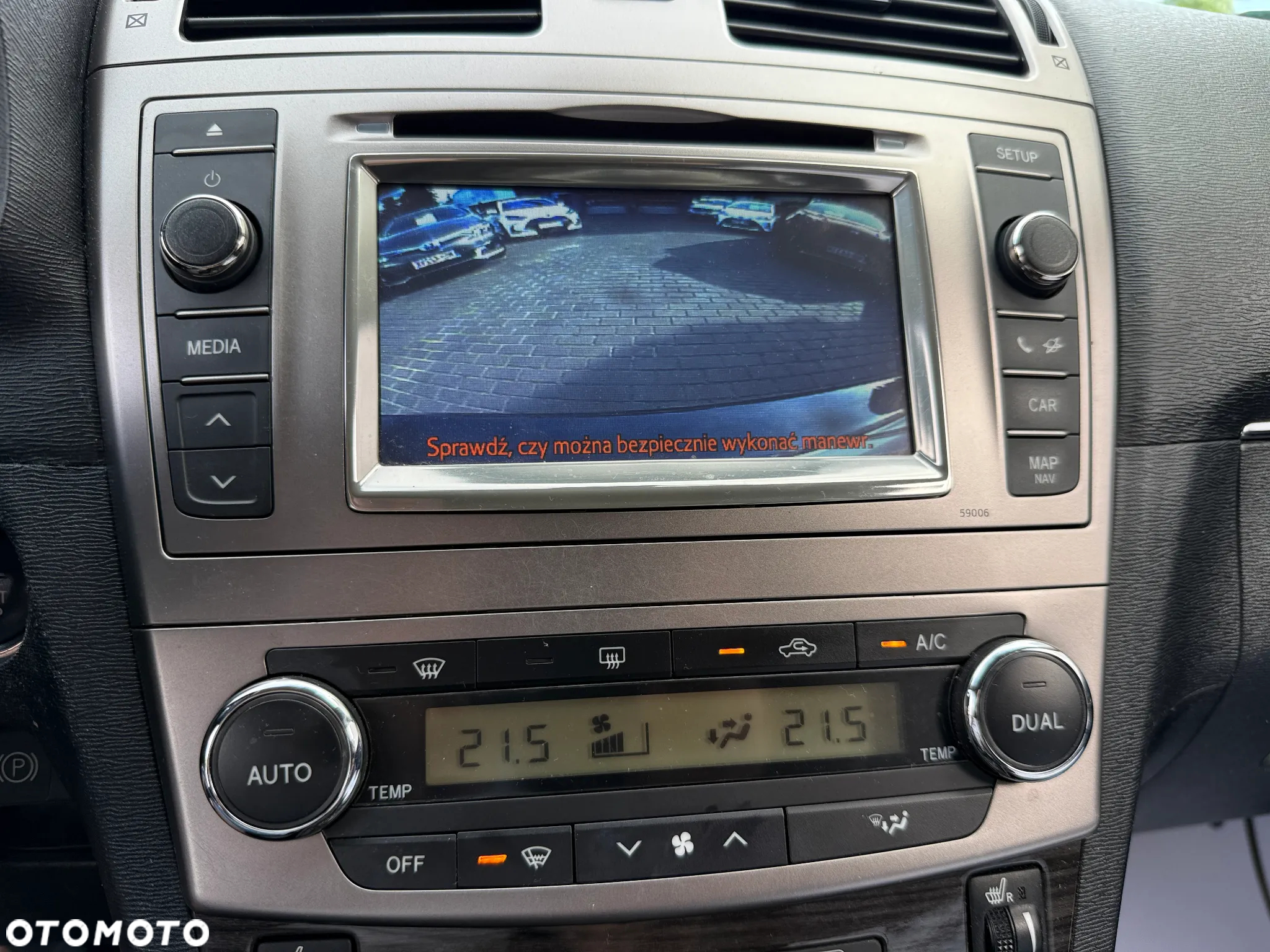 Toyota Avensis 1.8 Premium MS - 3