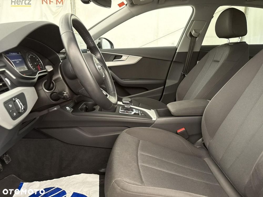 Audi A4 Limousine - 13