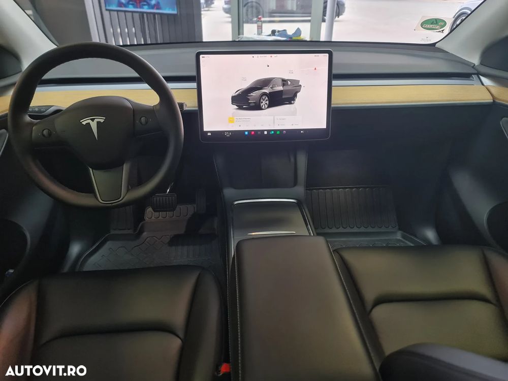 Tesla Model Y AWD Long Range - 13