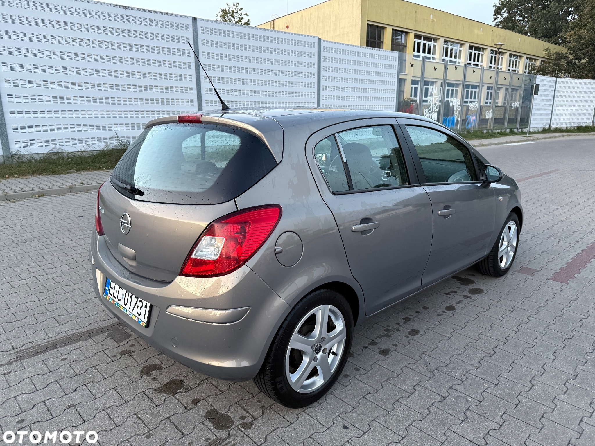 Opel Corsa 1.4 16V Cosmo - 3
