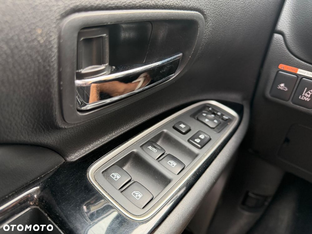Mitsubishi Outlander Intense + - 12