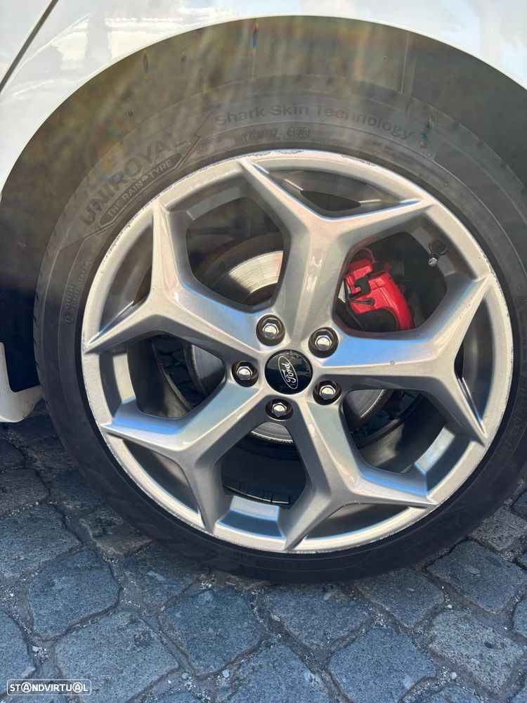 Ford Focus 2.0 EcoBoost ST - 14